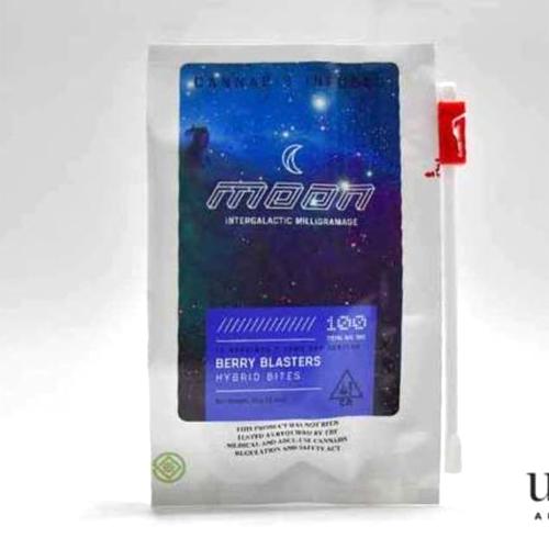 Moon Chocolate Bar – Berry Blasters Mini Bar Moon Chocolate Bar – Berry Blasters Mini Bar